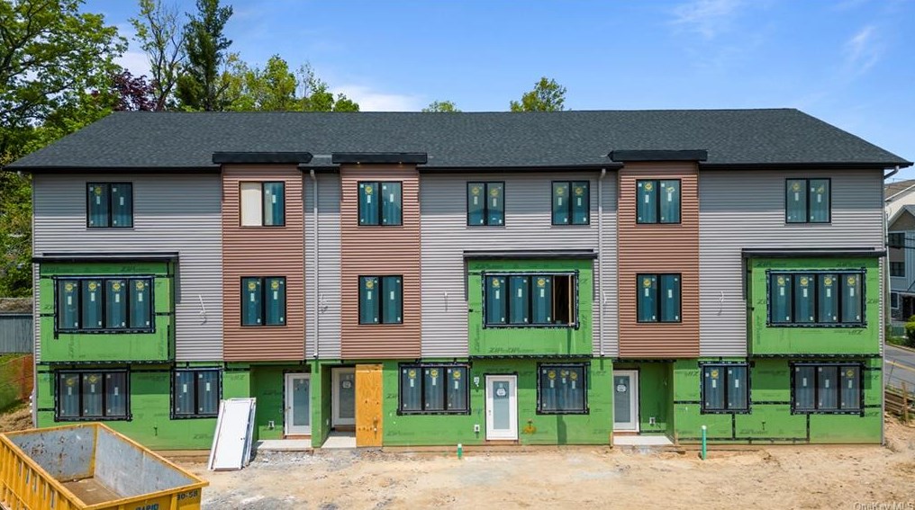 11 Manor Dr #201, Chestnut Ridge, NY 10952