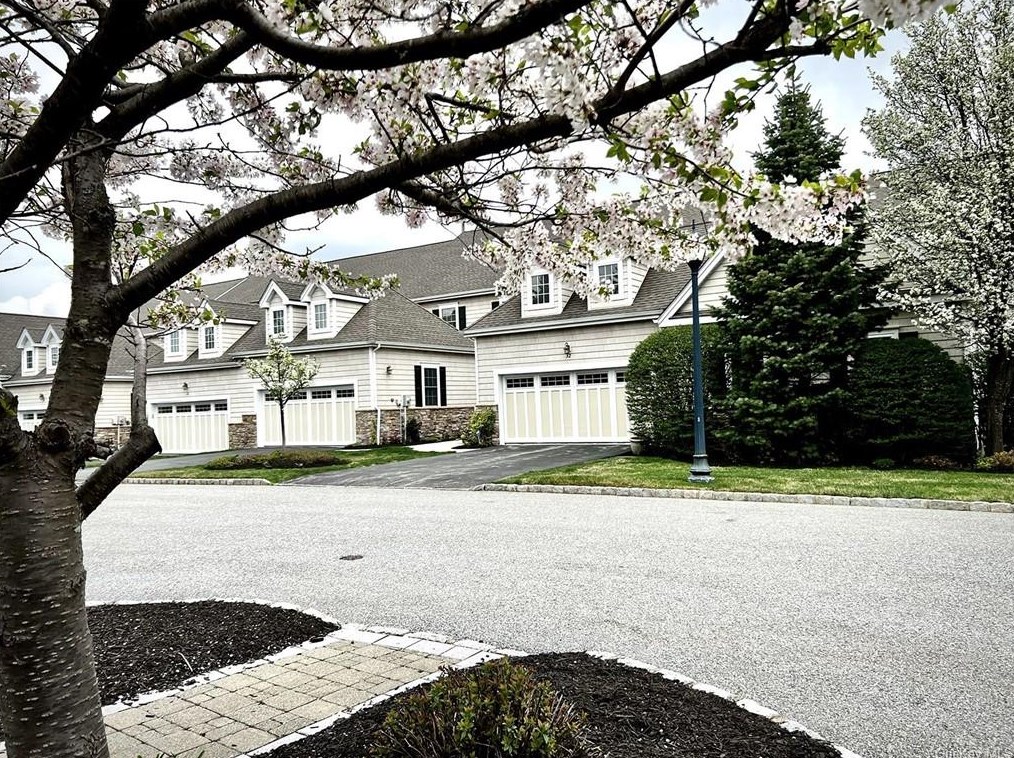 32 Turnberry Ct, Monroe, NY 10950-5575