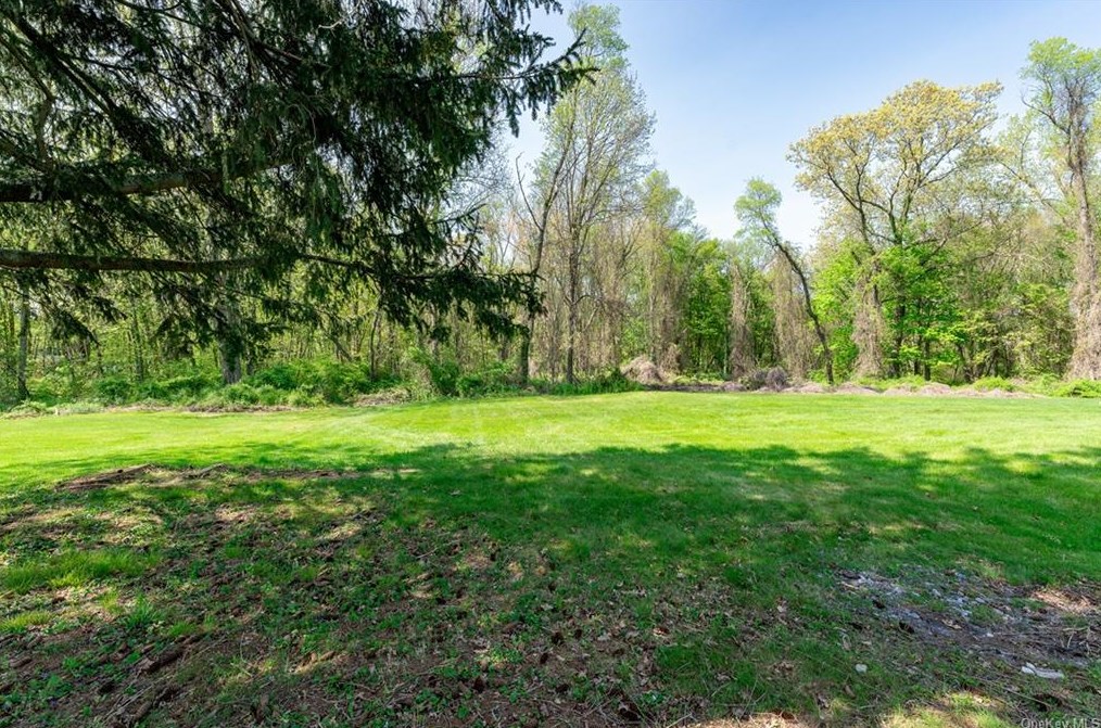 22 Pleasant St, Bedford NY  10506-1501 exterior