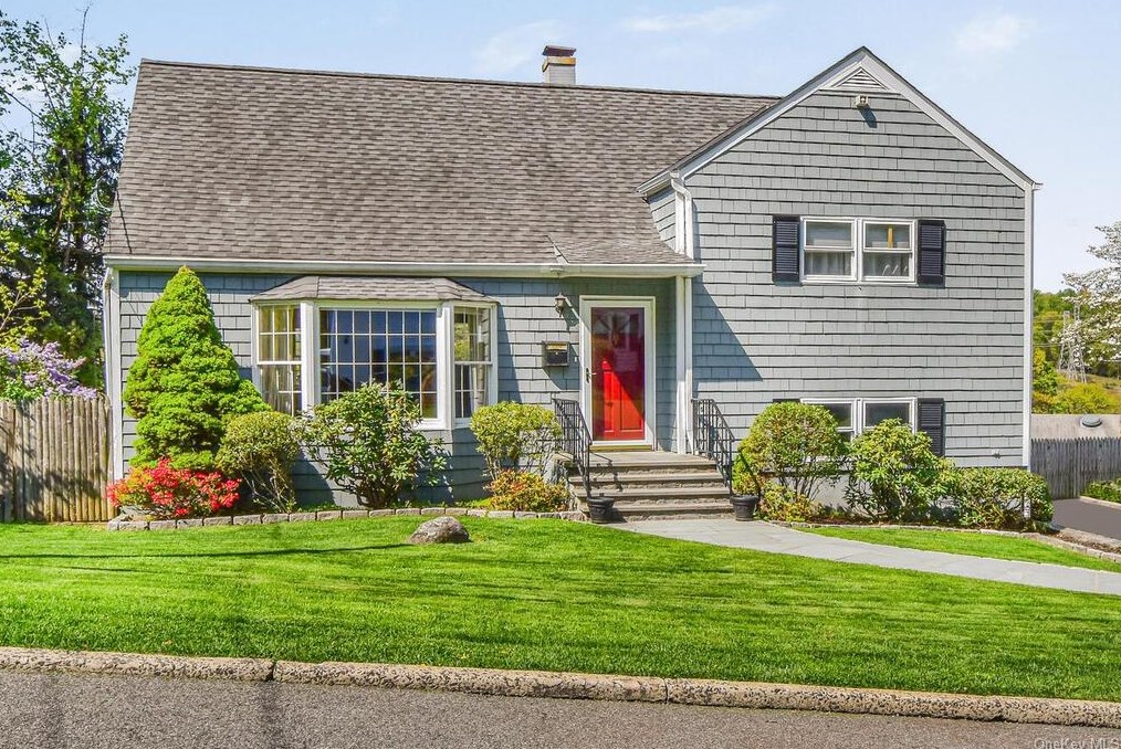8 Montrose Rd, Yonkers, NY 10710-2802