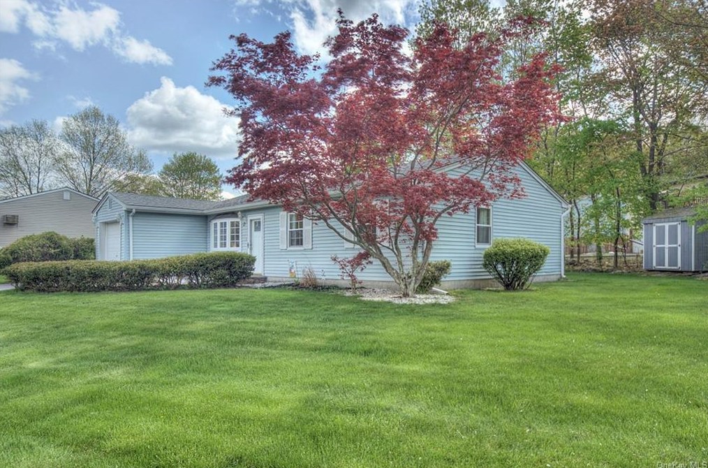 41 Newbury St, Monroe, NY 10950-1532