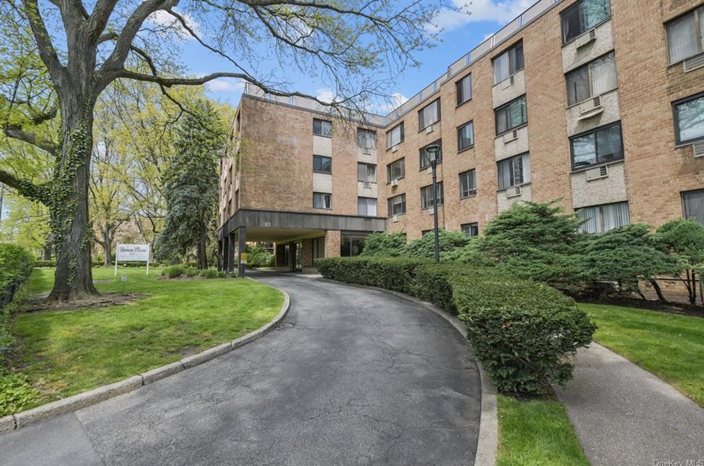 1101 Midland Ave, Yonkers NY  10708-6332 exterior