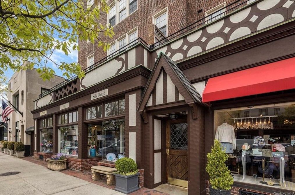 5 Tanglewylde Ave, Yonkers NY  10708-3134 exterior