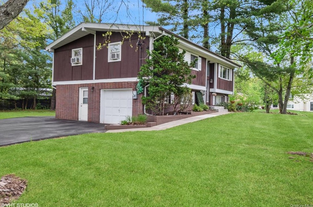 781 Sequoia Dr, Valley Cottage, NY 10989