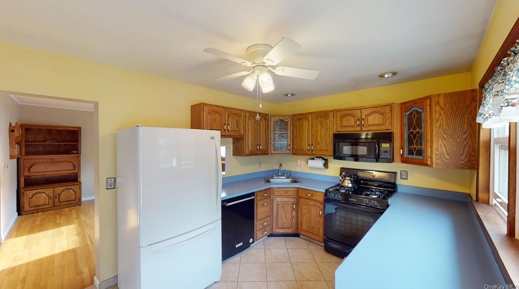 17 E Main St, Stony Point, NY 10980