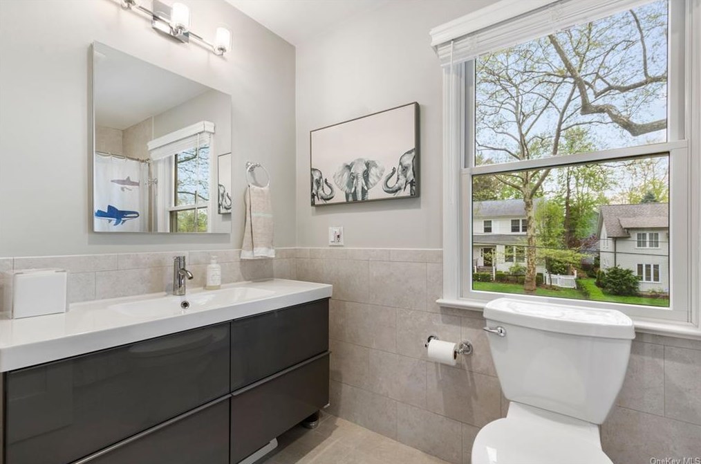 18 Harding Dr, Rye NY  10580-1313 exterior