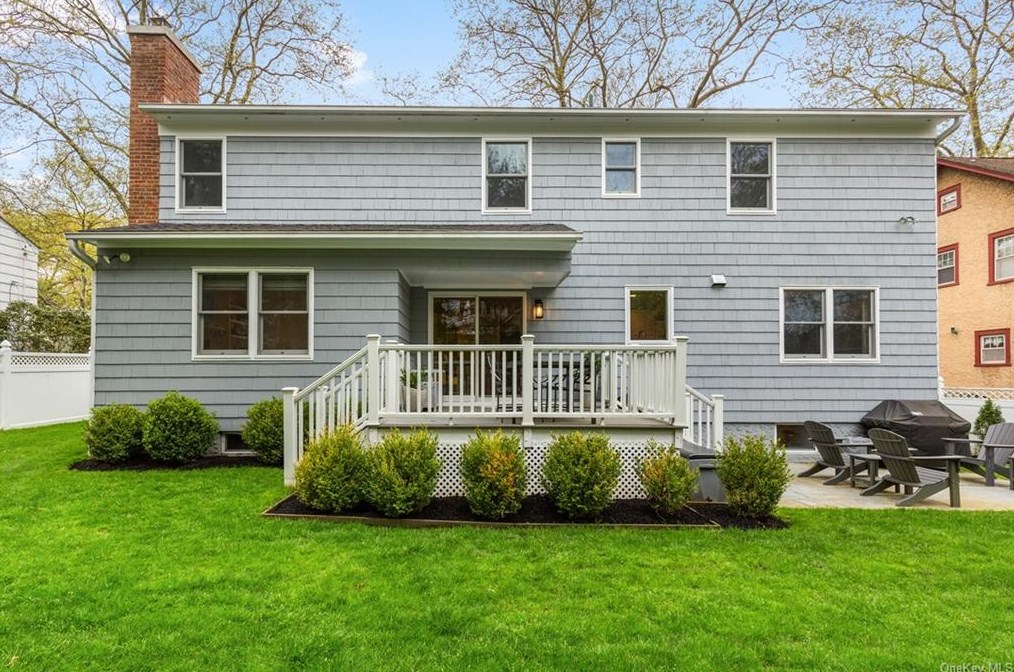 18 Harding Dr, Rye NY  10580-1313 exterior