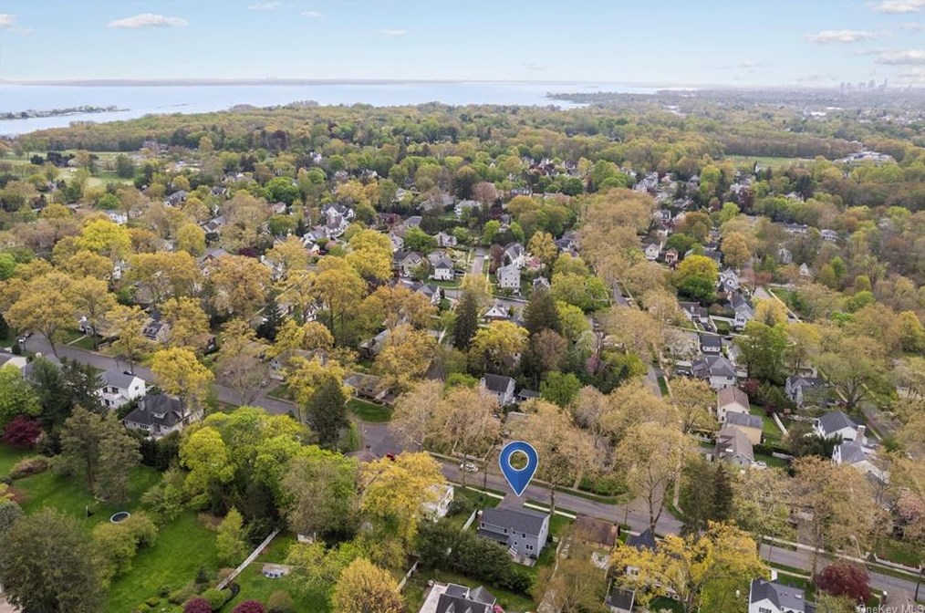 18 Harding Dr, Rye NY  10580-1313 exterior