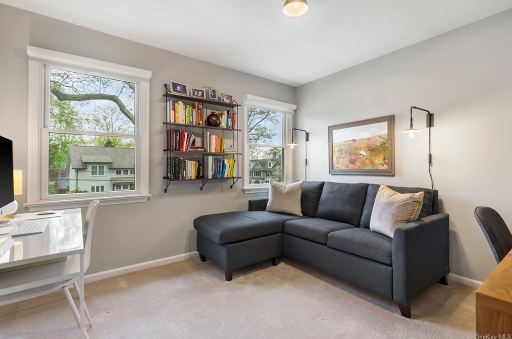 18 Harding Dr, Rye NY  10580-1313 exterior