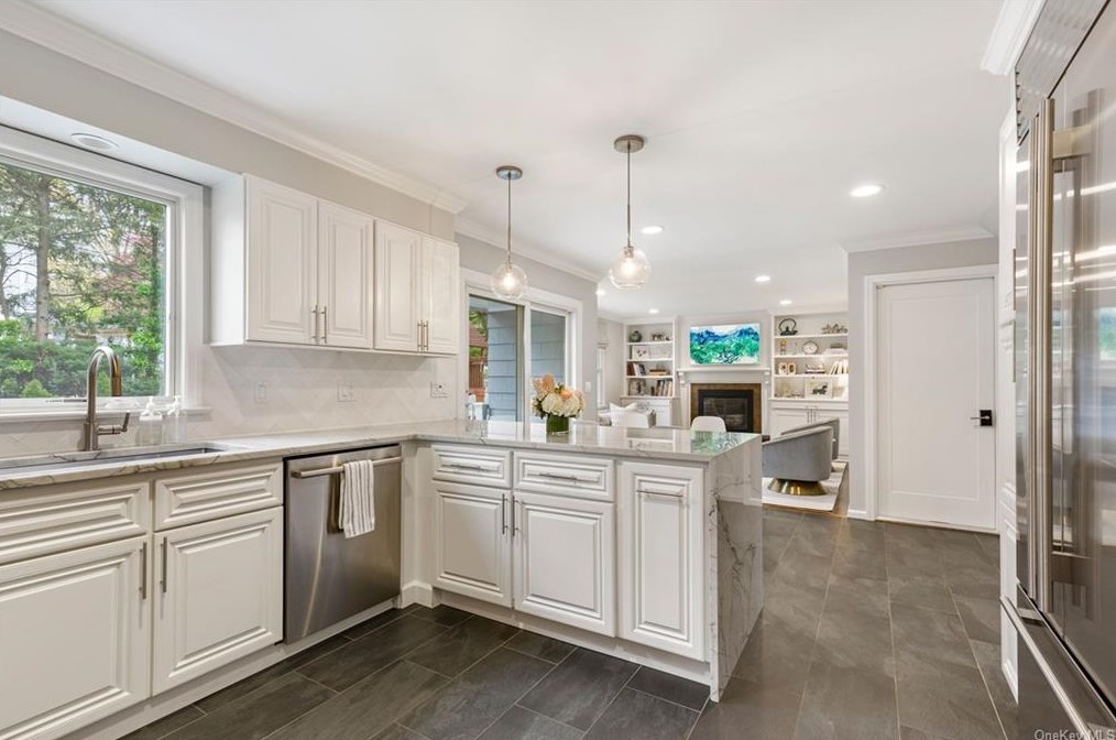 18 Harding Dr, Rye NY  10580-1313 exterior