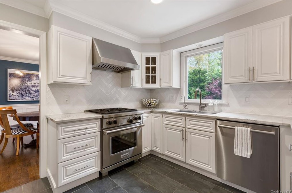 18 Harding Dr, Rye NY  10580-1313 exterior