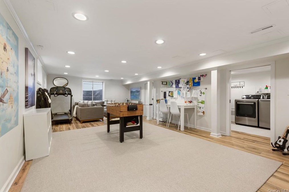 18 Harding Dr, Rye NY  10580-1313 exterior