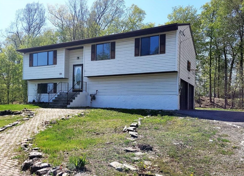 28 Raker Rd, Poughkeepsie, NY 12603