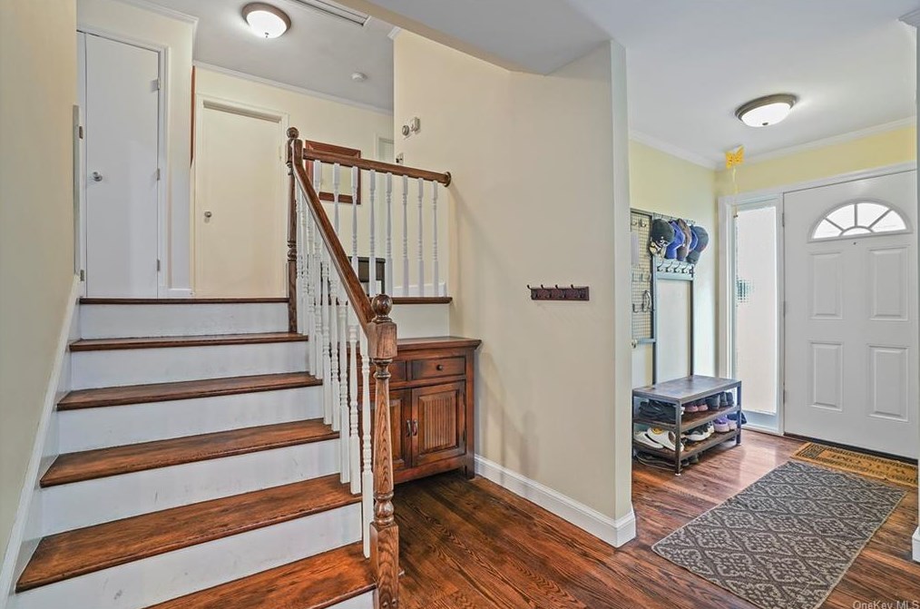 21 Beechwood Rd, Hartsdale, NY 10530