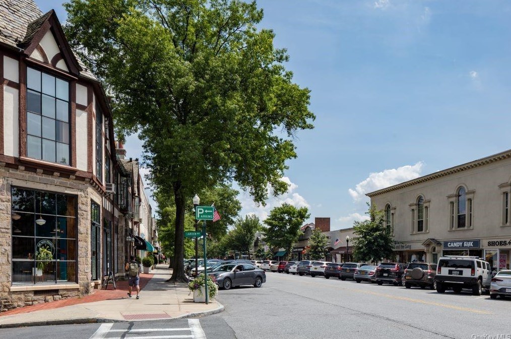 1360 Midland Ave, Yonkers NY  10708-6842 exterior