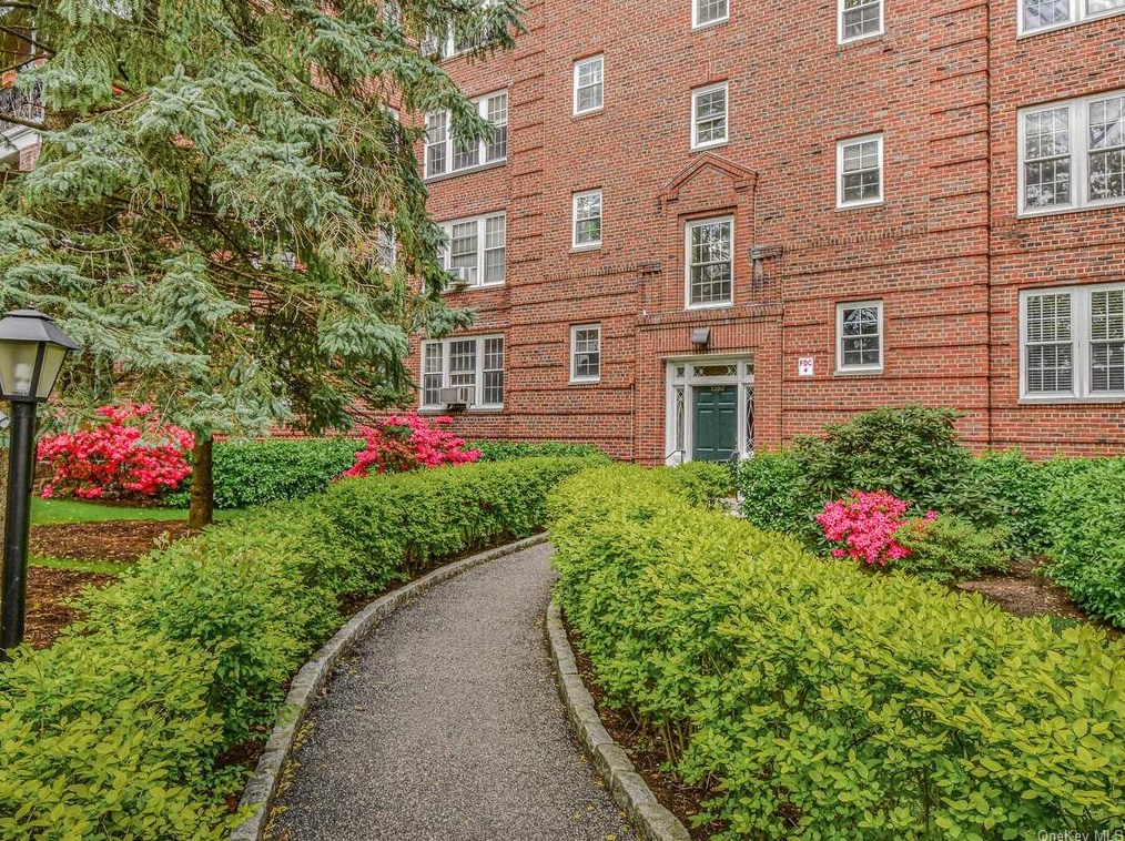 1360 Midland Ave #2f, Yonkers, NY 10708