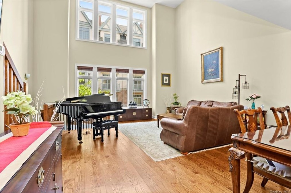 56 1st St, New Rochelle, NY 10803