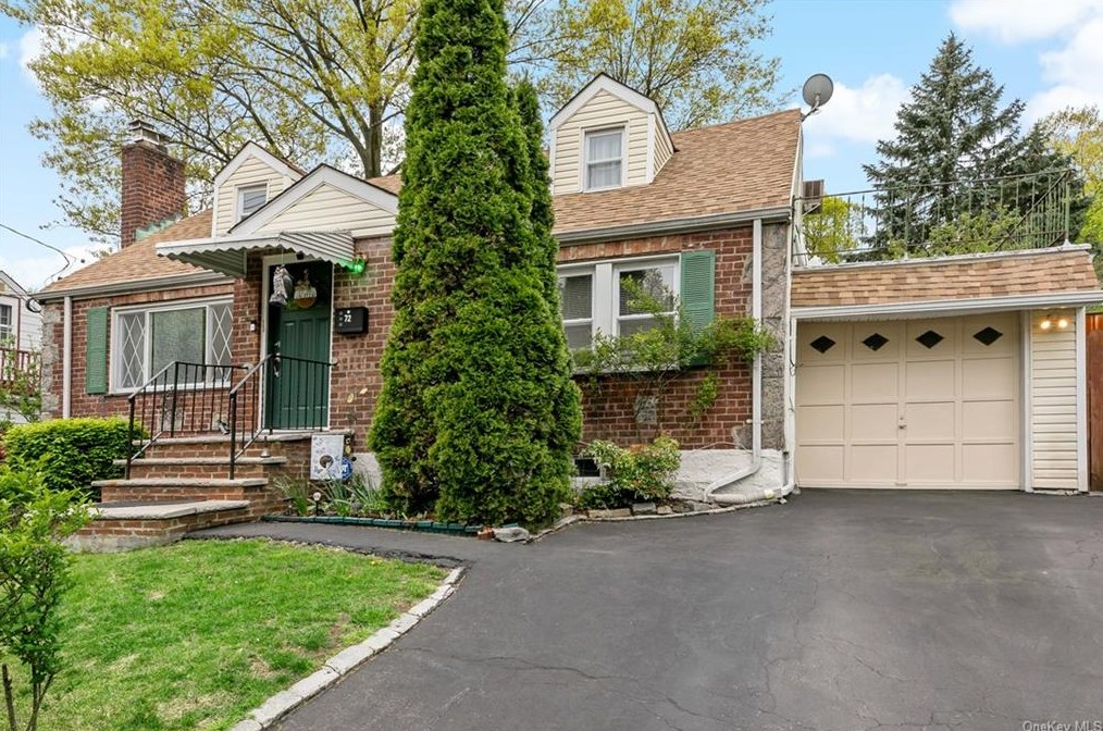 72 Raybrook Rd, Yonkers, NY 10704-3207