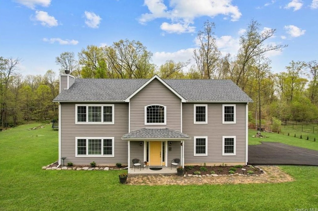 102 Holloran Rd, Newburgh, NY 12553-8360