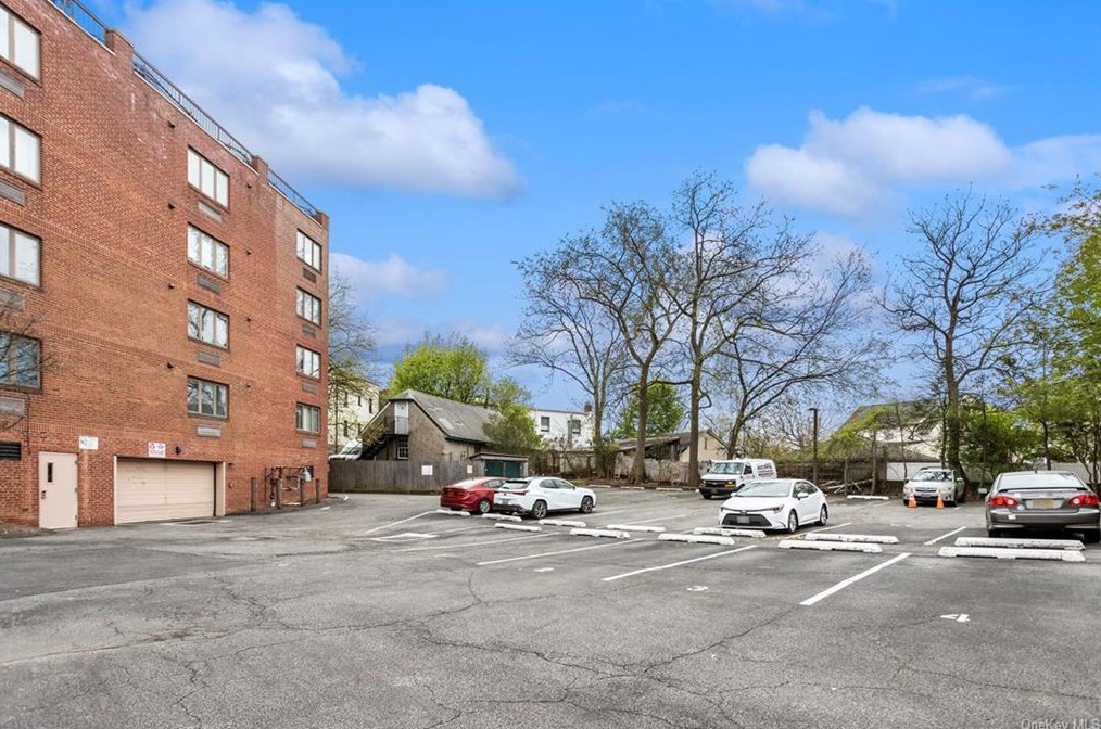 60 Glen Rd, Yonkers NY  10704-3668 exterior