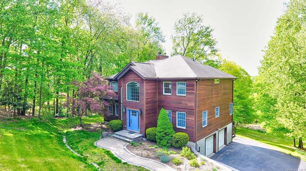 390 Black Meadow Rd, Chester, NY 10918-2222
