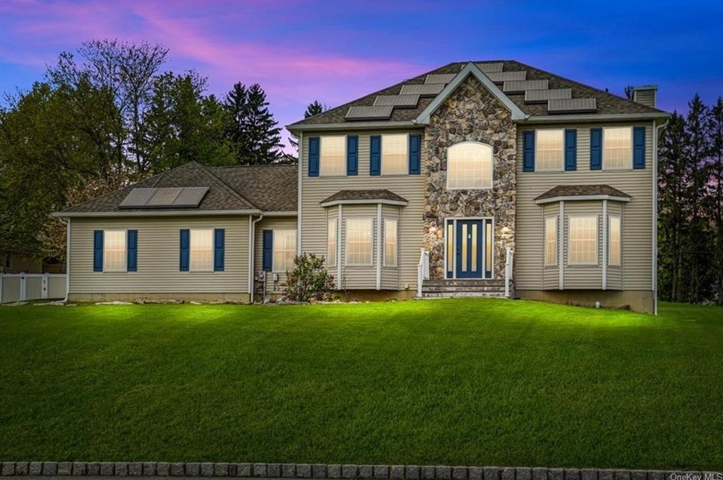4 Coach House Ct, Newburgh, NY 12553-7284
