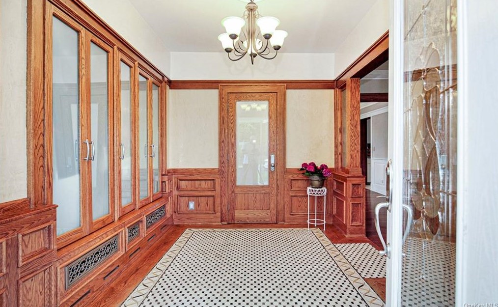 29 Lawrence Ave, Yonkers, NY 10707-1707