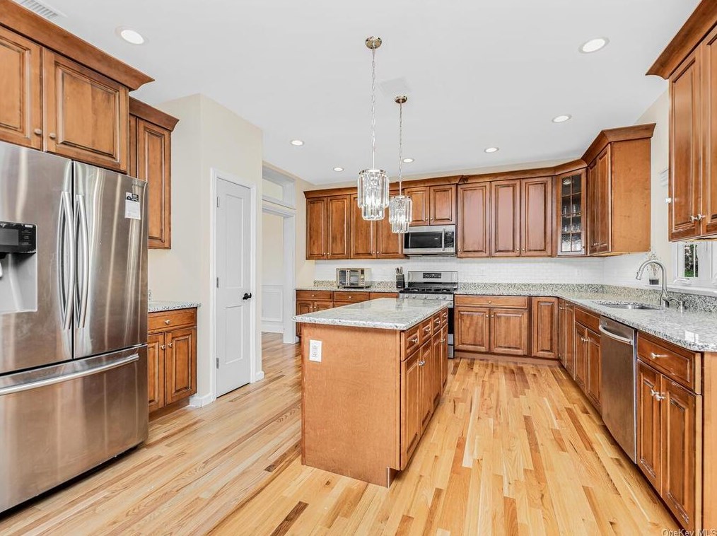 30 Panorama Dr, Newburgh, NY 12553-8994