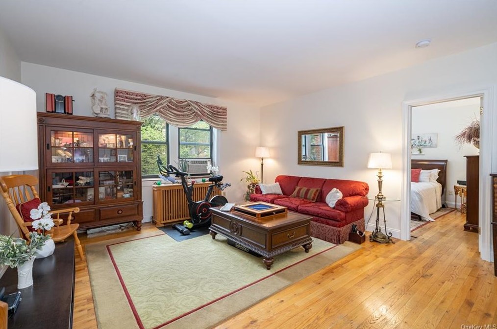 68 E Hartsdale Ave #4k, Hartsdale, NY 10530