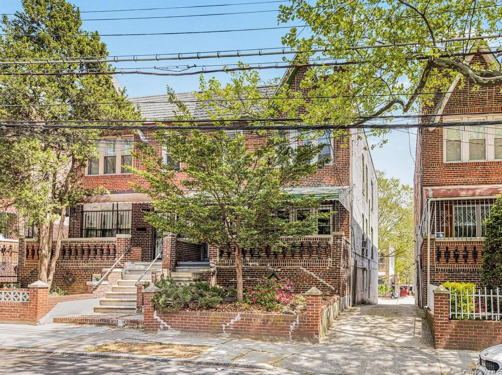 642 Rosedale Ave, Bronx NY  10473-4205 exterior