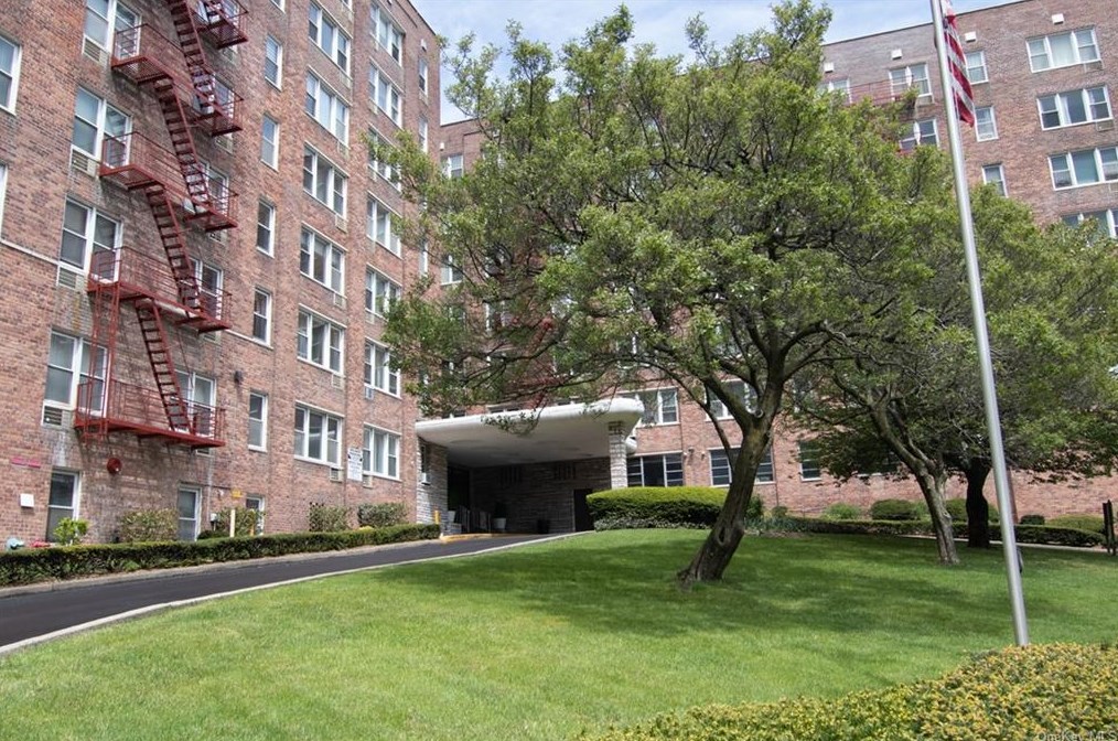 333 Bronx River Rd, Yonkers NY  10704-3442 exterior