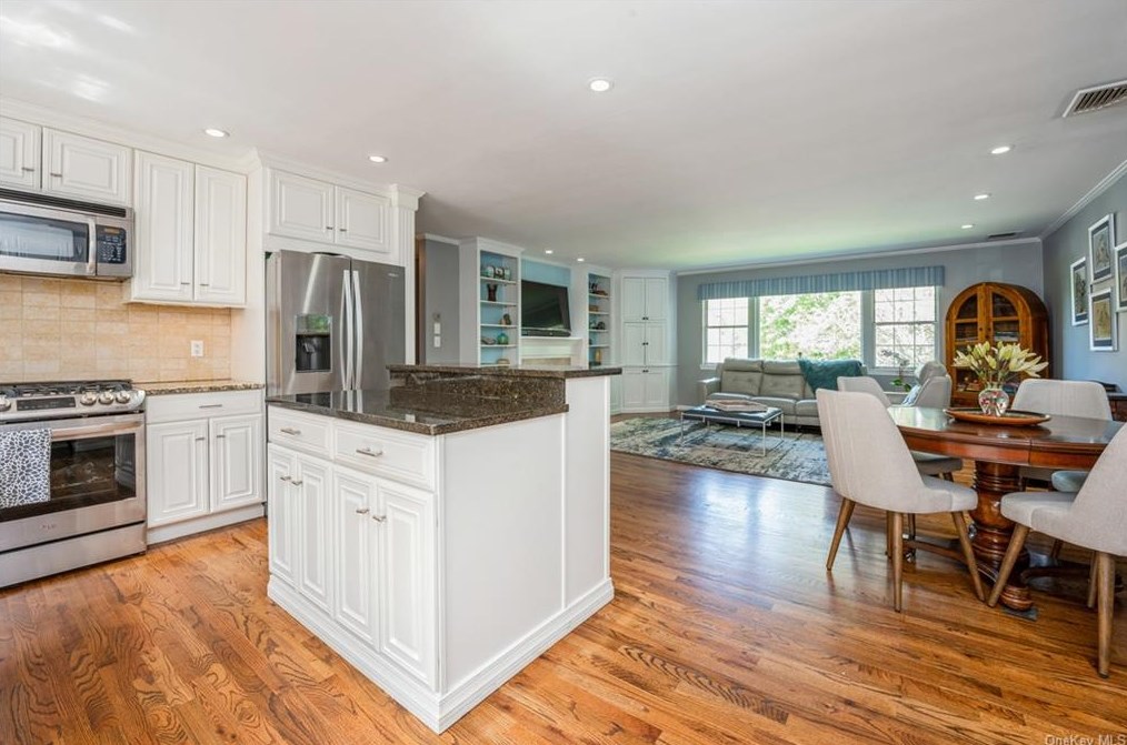 704 Louis St, Mamaroneck NY  10543-1728 exterior