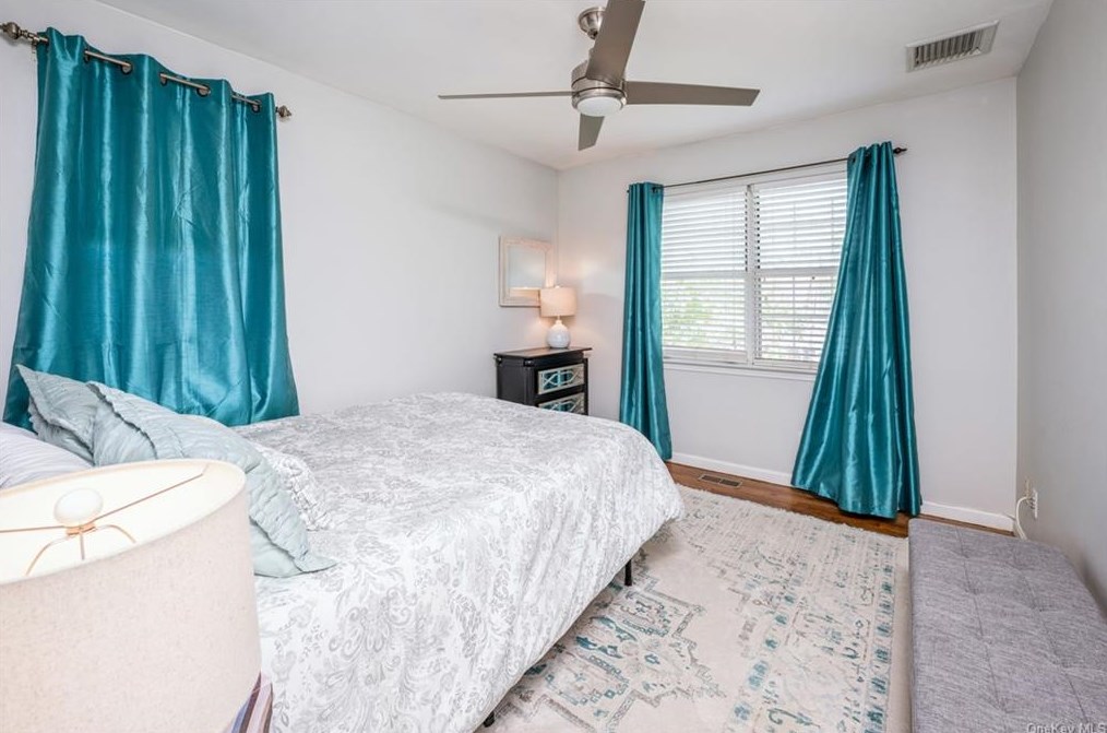 704 Louis St, Mamaroneck NY  10543-1728 exterior