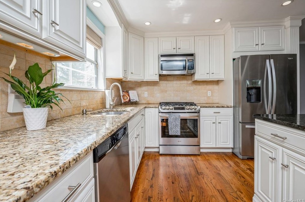 704 Louis St, Mamaroneck NY  10543-1728 exterior