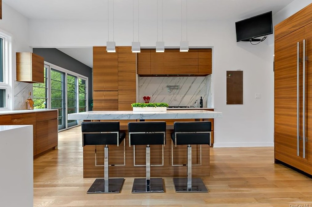 1149 Old White Plains Rd, Mamaroneck NY  10543-1015 exterior