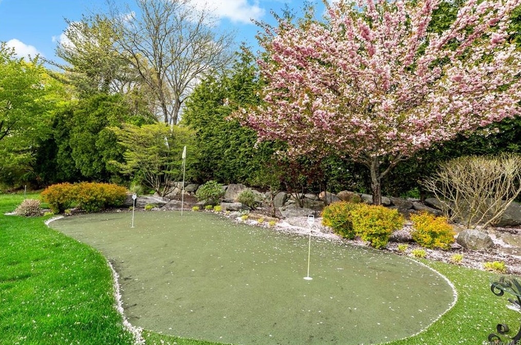 1149 Old White Plains Rd, Mamaroneck NY  10543-1015 exterior