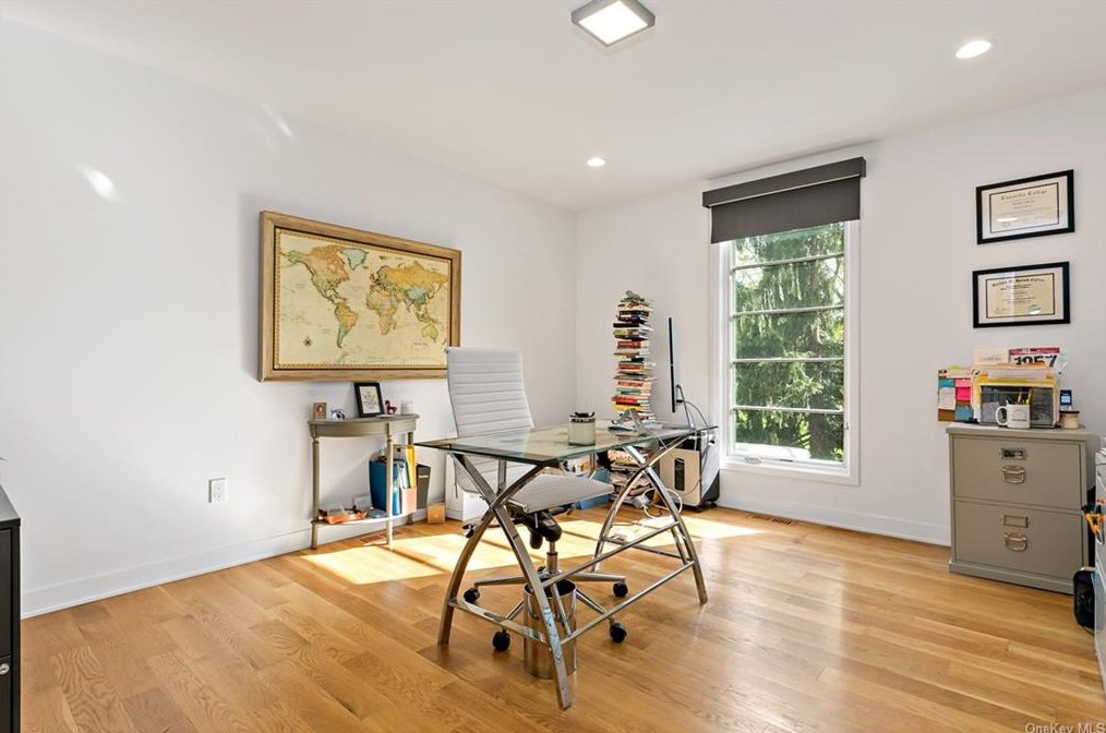 1149 Old White Plains Rd, Mamaroneck NY  10543-1015 exterior