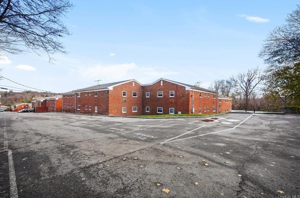 1879 Crompond Rd, Peekskill NY  10566-4115 exterior