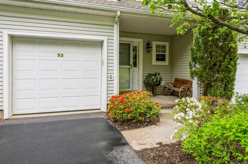 53 Underhill Dr, Mount Ivy, NY 10970