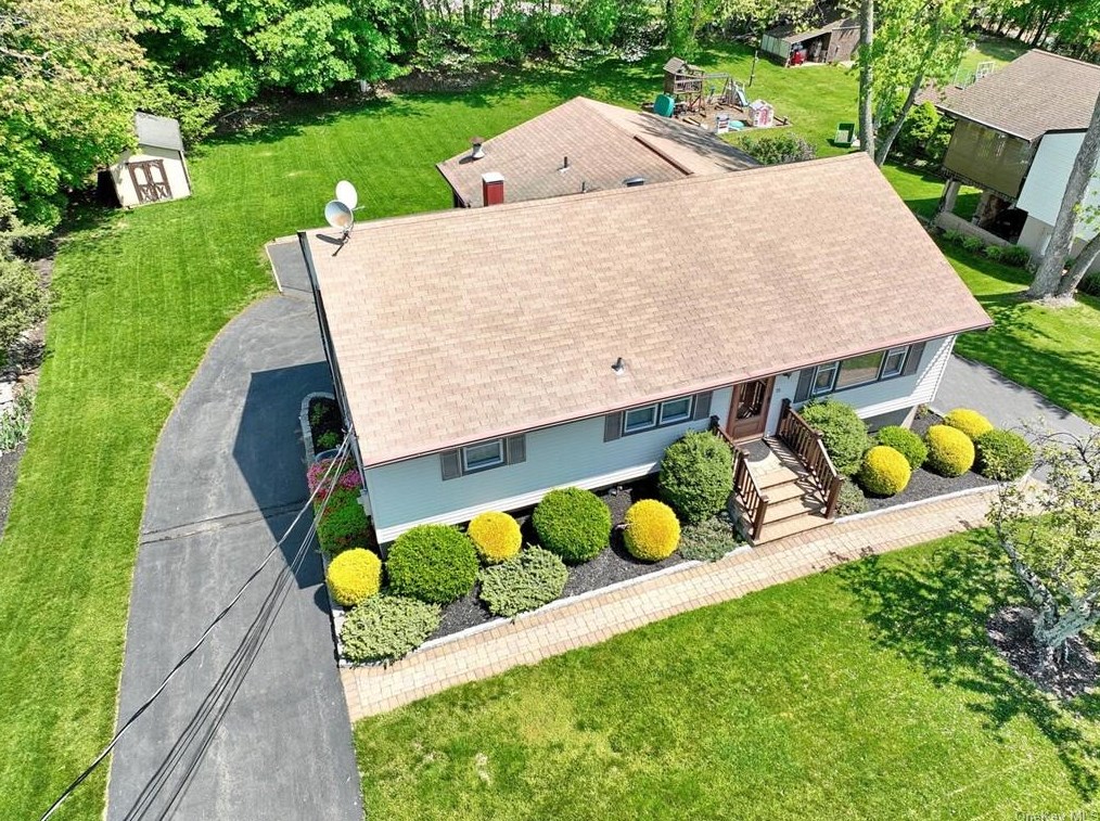 15 Hickory Dr, Stony Point, NY 10980