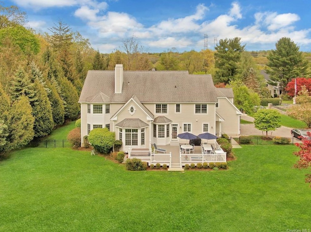 2 Jordan Ln, Ardsley, NY 10502-1313