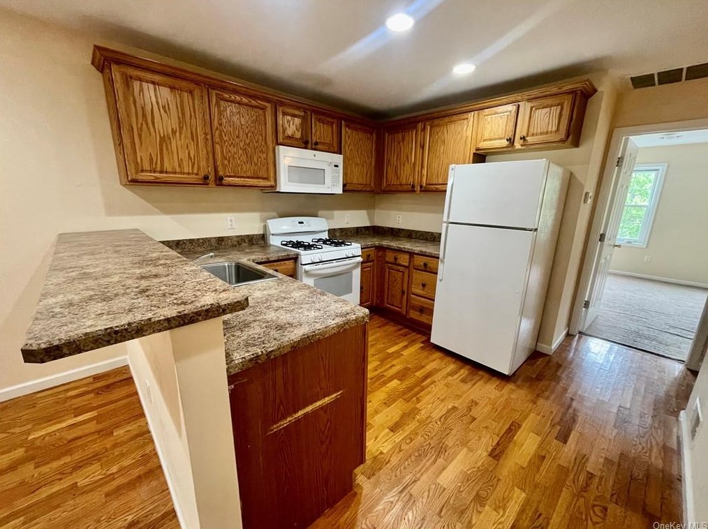 10 Burnside Ave #e, Congers, NY 10920