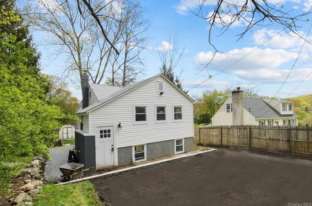 17 Lawrence Dr, Patterson, NY 12563