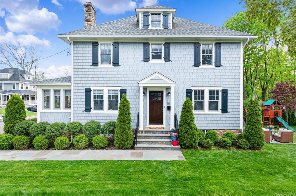 10 Gerlach Pl, Larchmont, NY 10538-2721