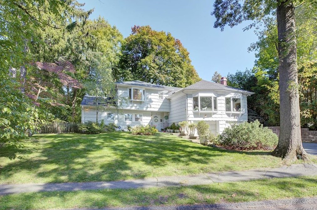 12 Harding Dr, Rye, NY 10580