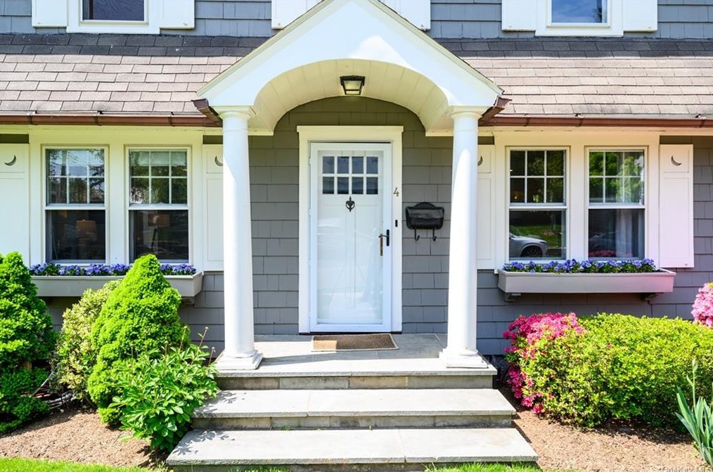 4 Maywood Rd, New Rochelle, NY 10804