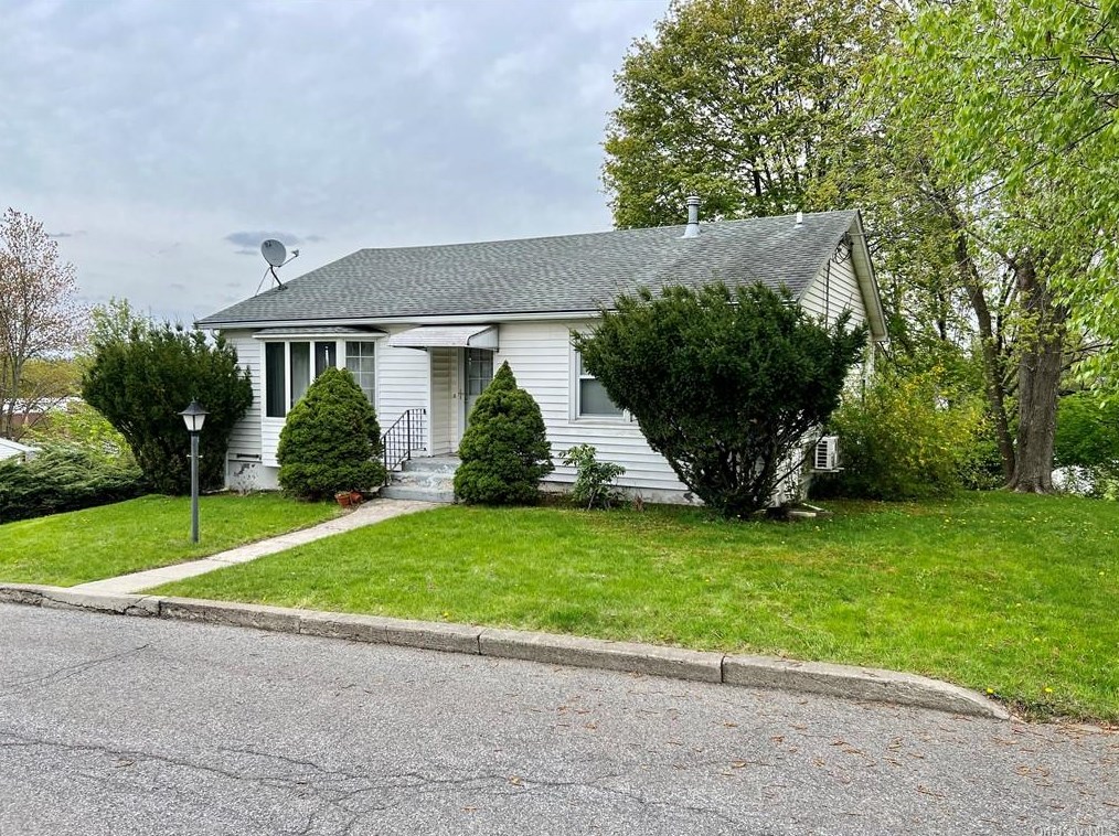 31 Aitken Ave, Hudson, NY 12534