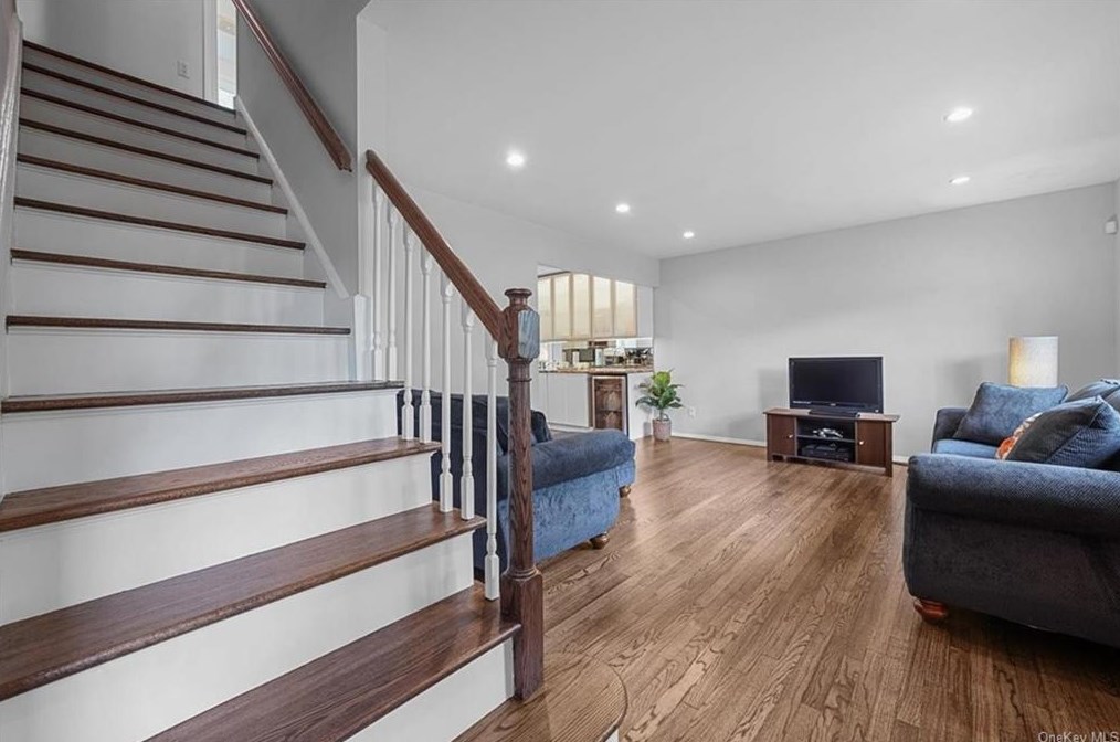 5 Burgundy Ln, New City, NY 10956-2403