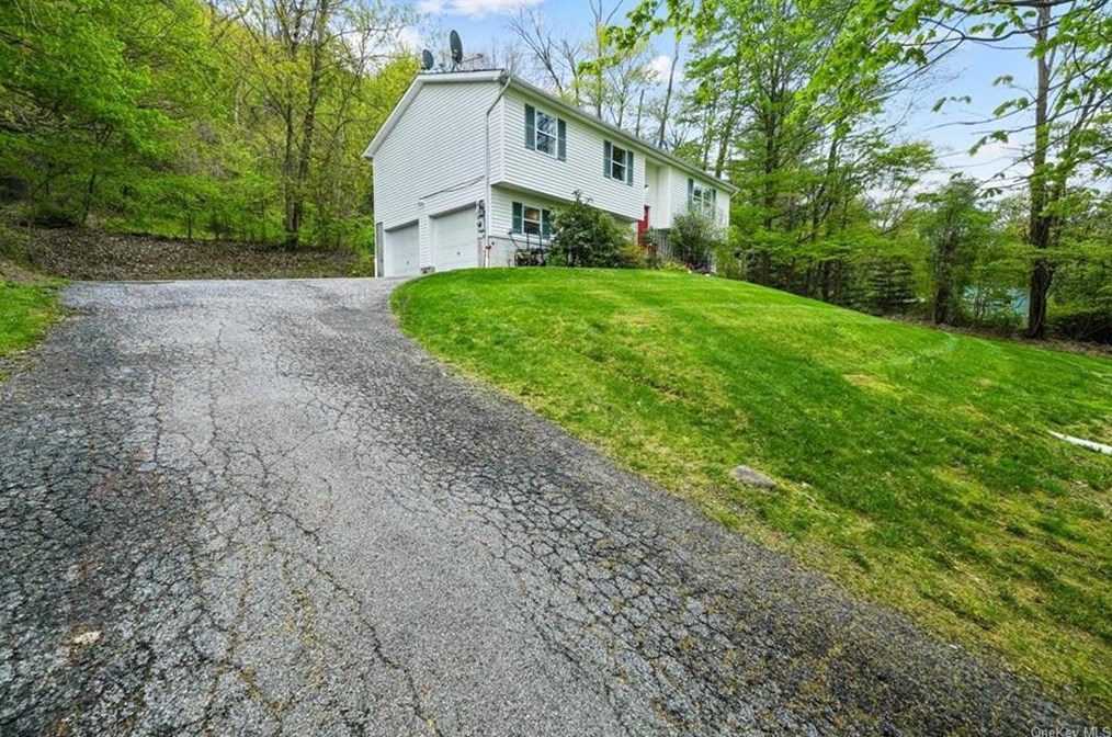 37 Deer Ridge Rd, Wingdale, NY 12594