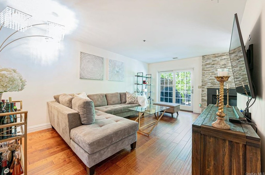 1402 Chadwick Ct, North Tarrytown NY  10591-5036 exterior